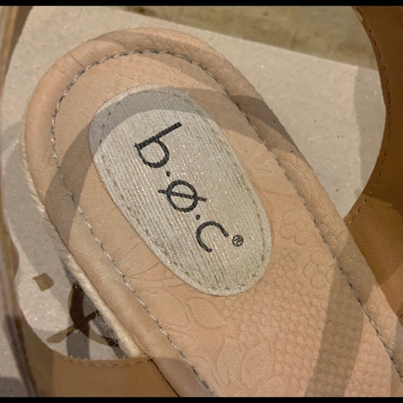 BOC Shoes Cream & Gold Wedge Sandals Size 11 M - Picture 2 of 8